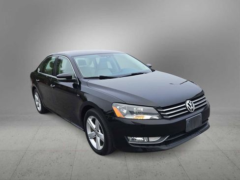 Used 2015 Volkswagen Passat 1.8T Limited Edition image 2