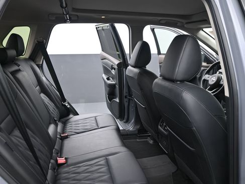 Used 2023 Nissan Rogue Platinum image 30