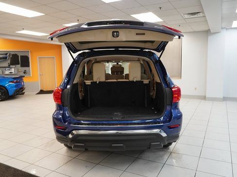 Used 2019 Nissan Pathfinder SV image 9