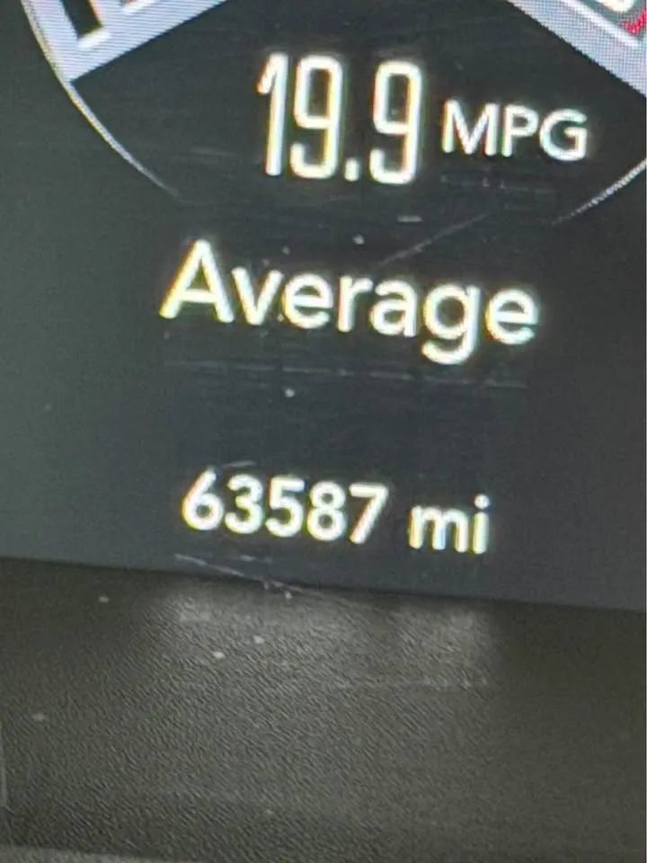 Used 2018 Dodge Challenger SXT RWD image 9