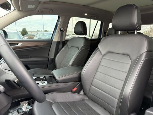 Used 2025 Volkswagen Atlas SEL image 12