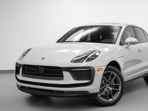 Certified 2026 Porsche Macan AWD/4WD image 7