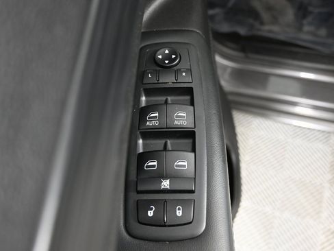 Used 2021 Jeep Grand Cherokee Laredo X image 19