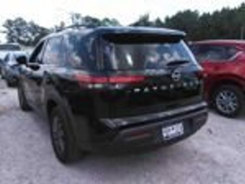 Certified 2025 Nissan Pathfinder SV FWD image 3