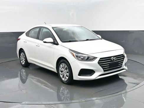 Used 2021 Hyundai Accent SE FWD image 3