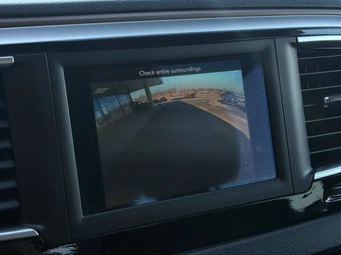 Used 2021 Chrysler Voyager Lxi image 13