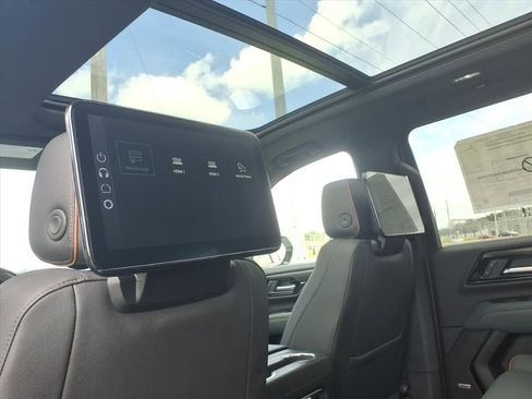 New 2026 GMC Yukon XL AT4 AWD/4WD image 17