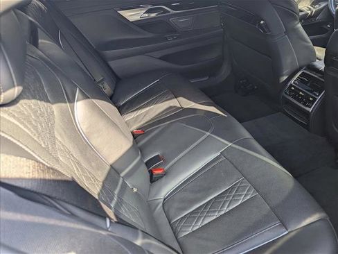 Used 2019 BMW 750i w/ Executive Package image 18
