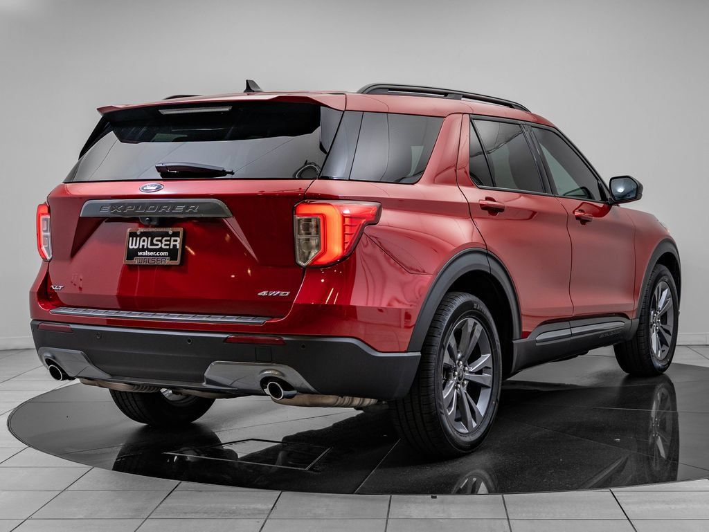 Used 2023 Ford Explorer XLT w/ Equipment Group 202A AWD/4WD image 10