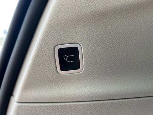 Used 2020 Chrysler Pacifica Limited image 15