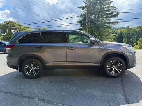 Used 2019 Toyota Highlander LE image 4