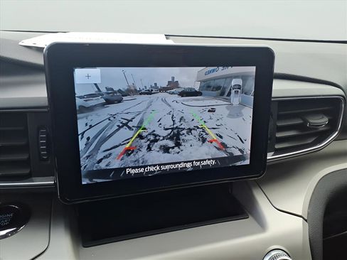 Used 2023 Ford Explorer XLT w/ Equipment Group 202A image 18