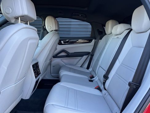 Certified 2021 Porsche Cayenne Coupe image 23