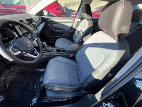 Used 2025 Volkswagen Jetta SE image 29