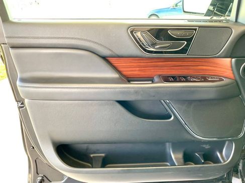 Used 2024 Lincoln Navigator L 4WD image 12