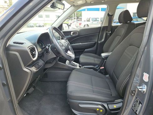 Used 2025 Hyundai Venue SEL FWD image 11