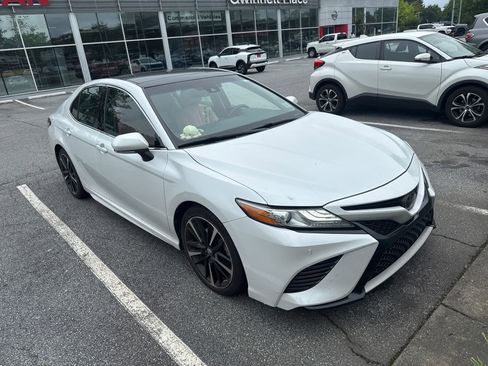 Used 2018 Toyota Camry XSE FWD image 2