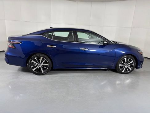 Used 2023 Nissan Maxima SV w/ Floor Mat Group FWD image 6