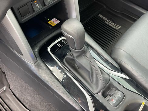 Used 2023 Toyota Corolla Cross XLE image 16