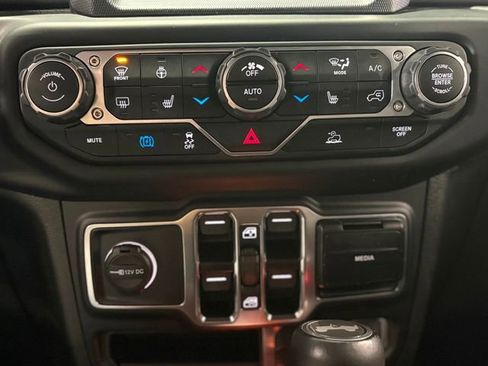 Used 2023 Jeep Wrangler Sahara w/ Cold Weather Group image 32