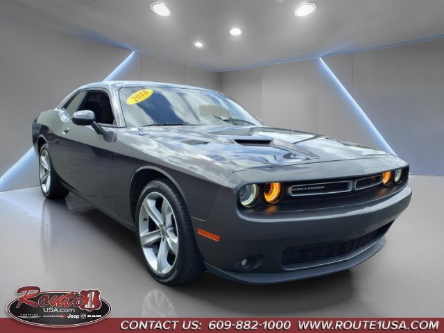Used 2018 Dodge Challenger R/T RWD image 1