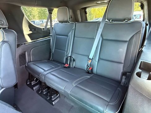 Used 2023 Chevrolet Suburban Premier image 15