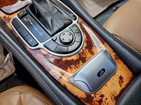 Used 2011 Mercedes-Benz SL 550 image 24