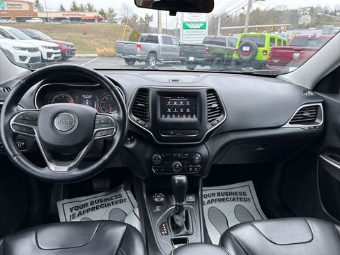 Certified 2019 Jeep Cherokee Latitude Plus w/ Cold Weather Group image 15