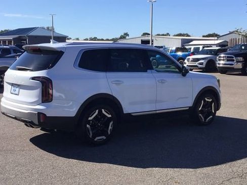 Used 2024 Kia Telluride EX w/ EX Captain's Chair Package image 6
