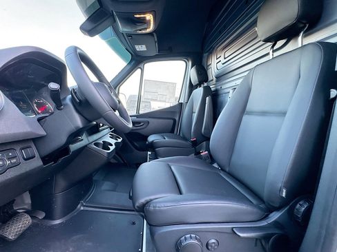 New 2025 Mercedes-Benz Sprinter 2500 image 18
