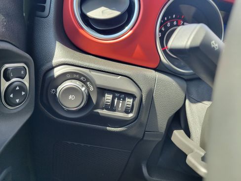 Used 2021 Jeep Wrangler Rubicon AWD/4WD image 15