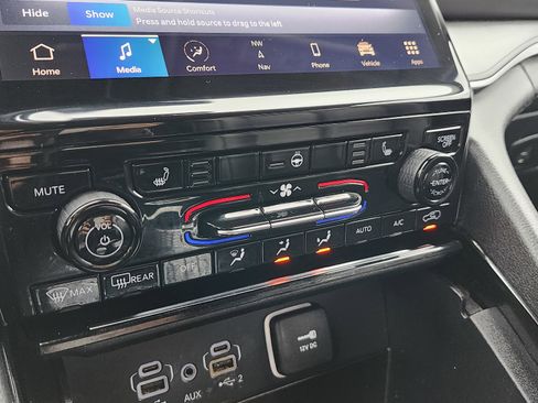 Used 2023 Jeep Grand Cherokee L Limited image 34