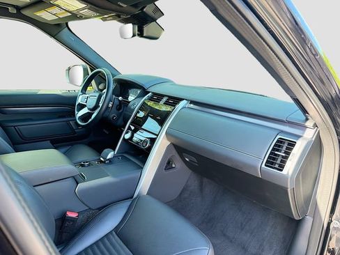 Used 2025 Land Rover Discovery Metropolitan Edition AWD/4WD image 15