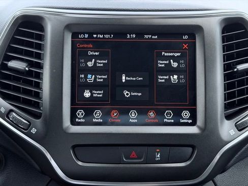 Used 2022 Jeep Cherokee Trailhawk w/ Premium Leather Package AWD/4WD image 41