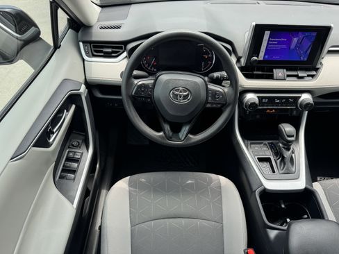 Used 2025 Toyota RAV4 XLE FWD image 15