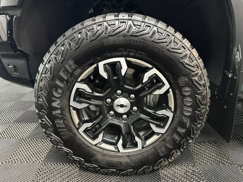 Used 2025 Chevrolet Silverado 1500 ZR2 w/ Technology Package AWD/4WD image 37