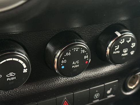 Used 2016 Jeep Wrangler Rubicon image 22