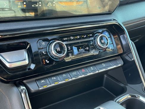 Used 2024 GMC Sierra 1500 AT4 w/ Technology Package image 17