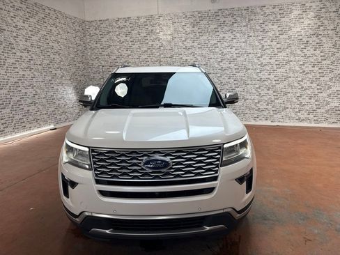 Used 2018 Ford Explorer Platinum AWD/4WD image 2