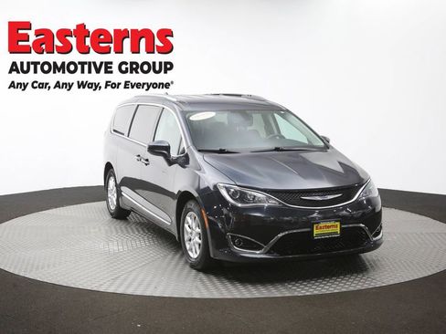 Used 2020 Chrysler Pacifica Touring-L FWD image 53