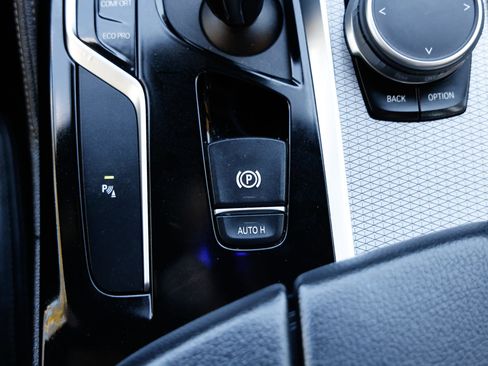 Used 2019 BMW 540i xDrive w/ M Sport Package image 39