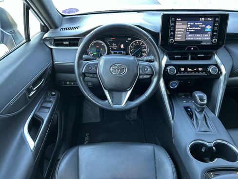 Used 2021 Toyota Venza XLE image 9
