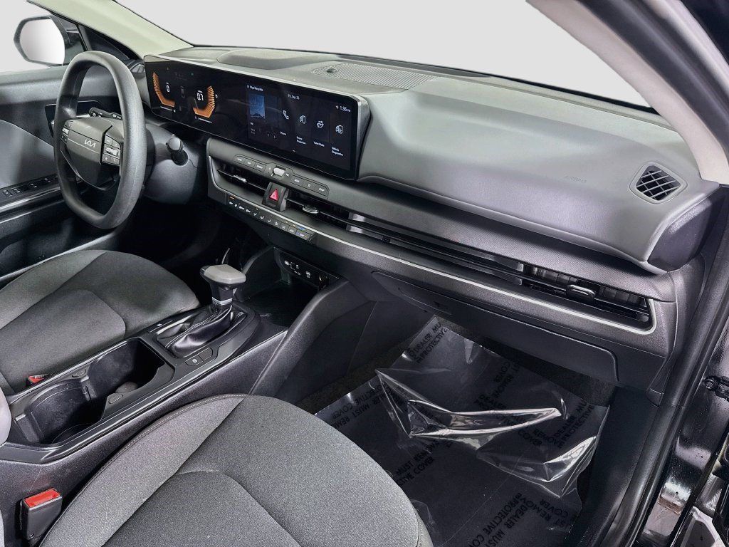 Used 2025 Kia K4 FWD image 29