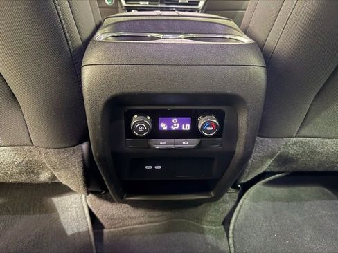 Certified 2025 Chevrolet Traverse LT image 26