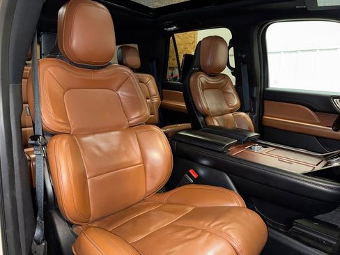 Used 2018 Lincoln Navigator L Reserve w/ Technology Package image 35