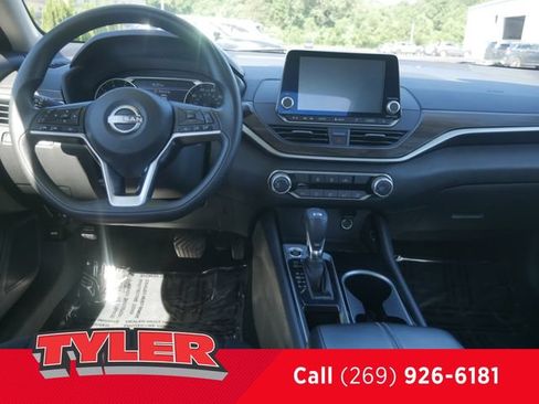 Used 2024 Nissan Altima 2.5 SV FWD image 39