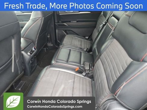 Used 2025 Ford Explorer ST-Line w/ ST-Line Street Pack image 9