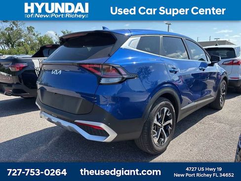 Used 2025 Kia Sportage EX FWD image 3