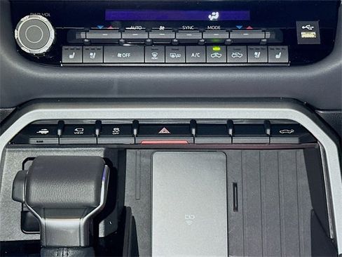 New 2025 Toyota Tundra Platinum image 10