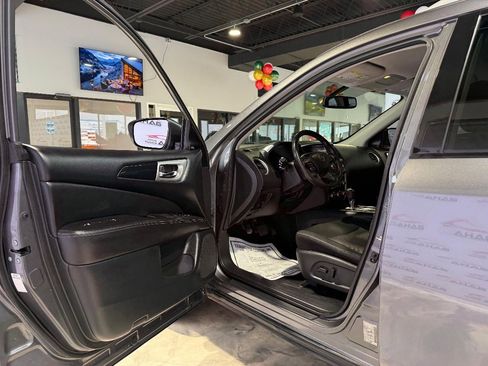 Used 2019 Nissan Pathfinder SV image 21